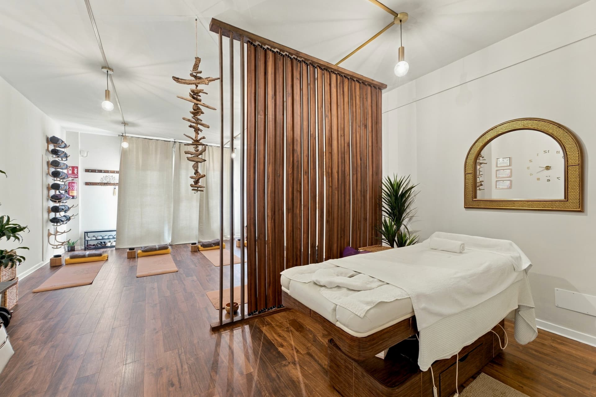 Calm massage room at Ganesha Healing studio in Calahonda